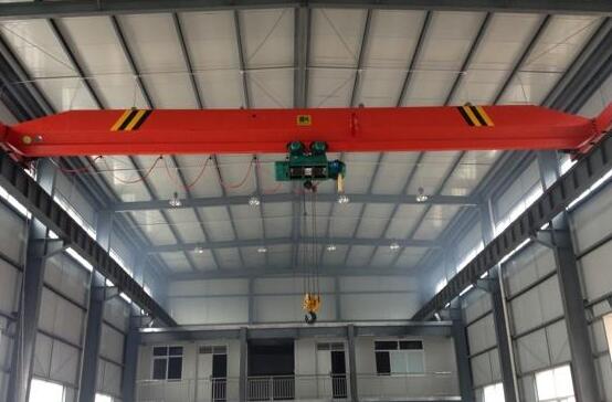 電動式單梁蜜桃久久无码機兩邊大車行駛不關聯的緣故和傷害