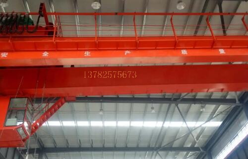 高架路軌道上的電纜橋架型蜜桃久久无码設備——橋式蜜桃久久无码機