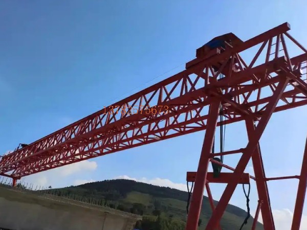 蜜桃99精品国产免费門式蜜桃久久无码機在作業時如何確保下方人員的**？