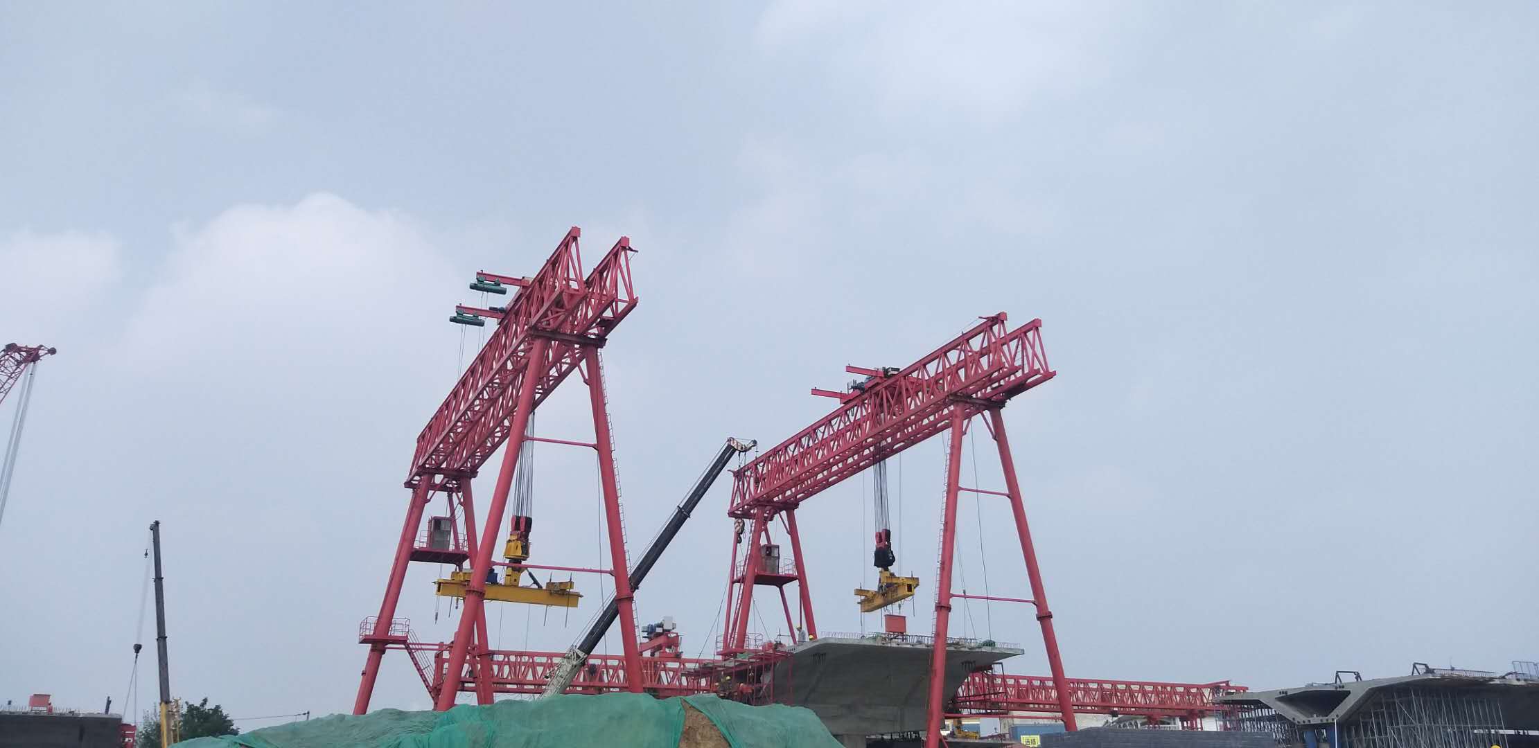 門式蜜桃久久无码機廠家分享：吊鉤橋式蜜桃久久无码機QD型20/5T技術詳情
